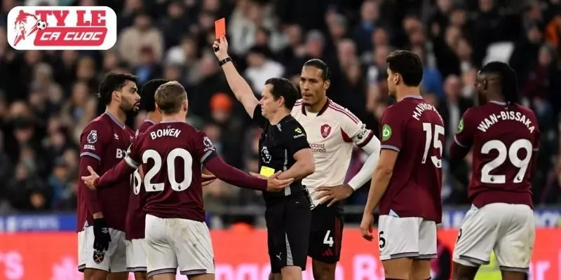 Hai thẻ vàng chóng vánh biến Paquetá thành tâm điểm