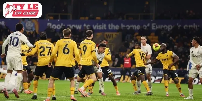 VAR “Đóng Băng” Trận Đấu 5 Phút, Premier League Dậy Sóng Vì Quyết Định Gây Sốc